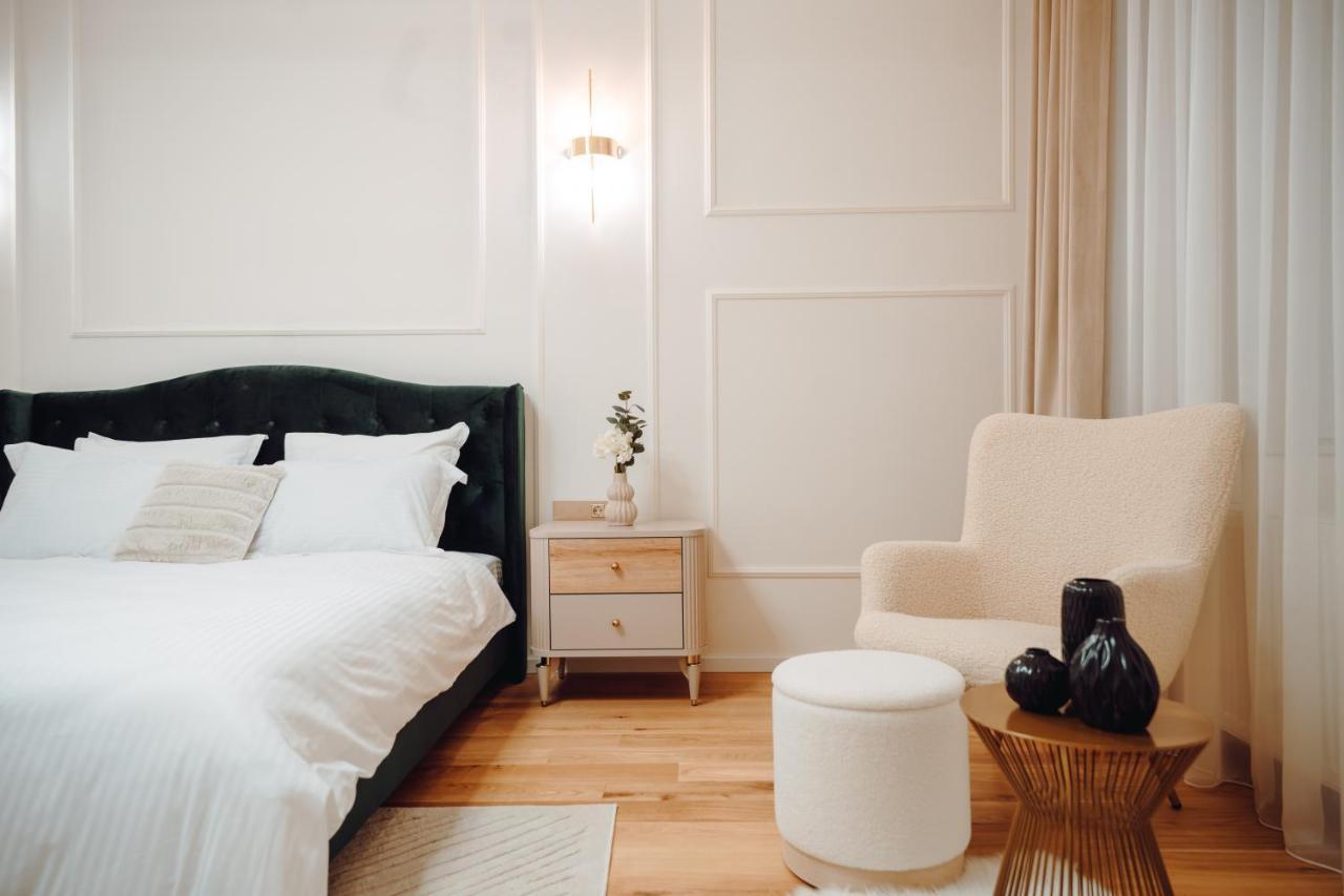 Fabulous And Fancy City Center Designer Apartment Клуж-Напока Экстерьер фото