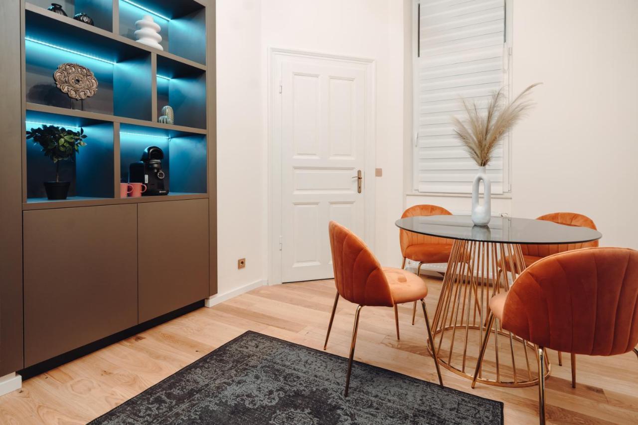 Fabulous And Fancy City Center Designer Apartment Клуж-Напока Экстерьер фото