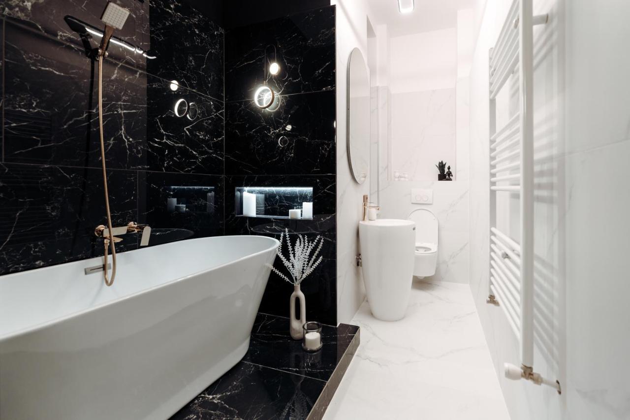 Fabulous And Fancy City Center Designer Apartment Клуж-Напока Экстерьер фото