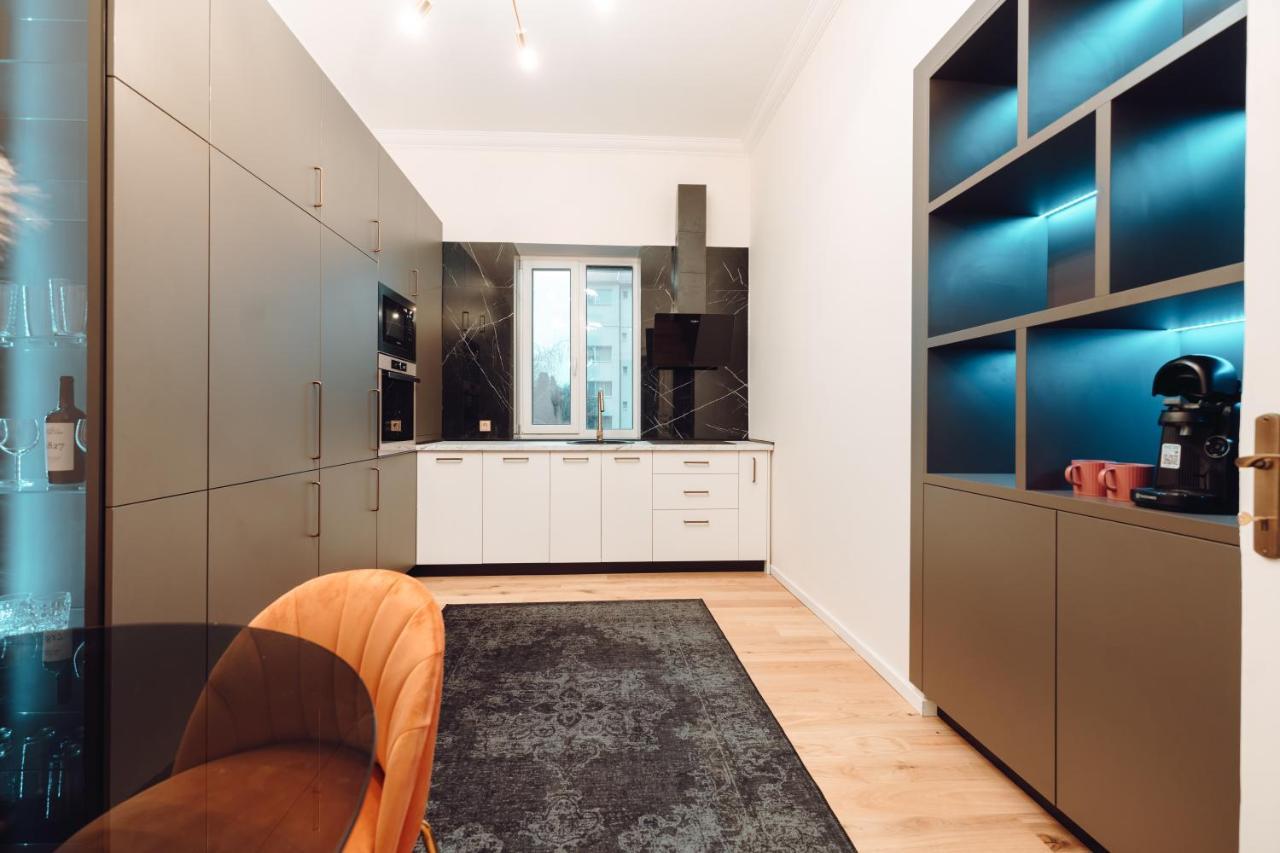 Fabulous And Fancy City Center Designer Apartment Клуж-Напока Экстерьер фото